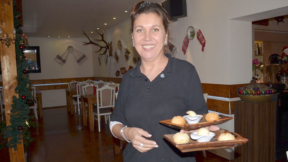 Die 44-jährige Hotelfachfrau Simona Lind aus Barßel ist die Chefin im Restaurant Simona an der Sagter Ems. Foto: Fertig