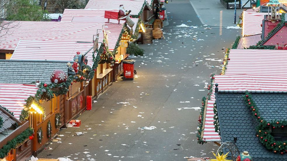 Anschlag auf Weihnachtsmarkt: Hunderte gedenken der Opfer nach