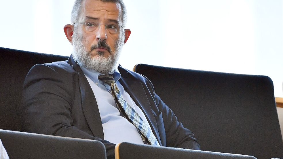 Stephan Kramer, Thüringens Verfassungsschutzchef, steht erneut im Fokus. Vorwürfe rund um die Einstufung der AfD als „gesichert extremistisch“ und mutmaßliche Einflussnahme werfen Fragen auf. Foto: dpa/Matin Schutt