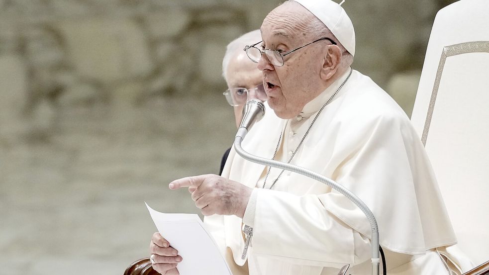 Papst Franziskus hat bei seiner Weihnachtsansprache zum weltweiten Frieden aufgerufen. Foto: dpa/AP/Andrew Medichini