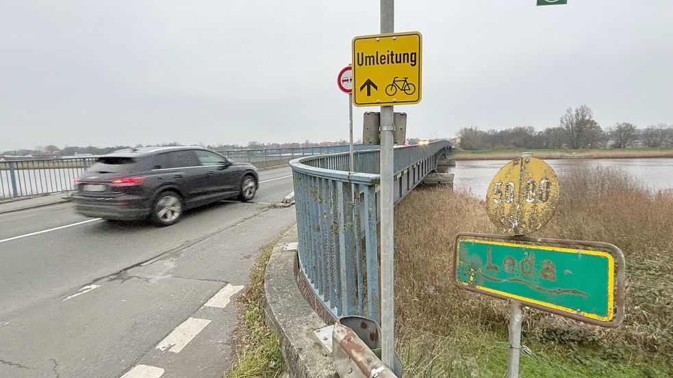 Die Arbeiten und Planungen für den Neubau der Ledabrücke in Leer gehen weiter. Foto: Bothe
