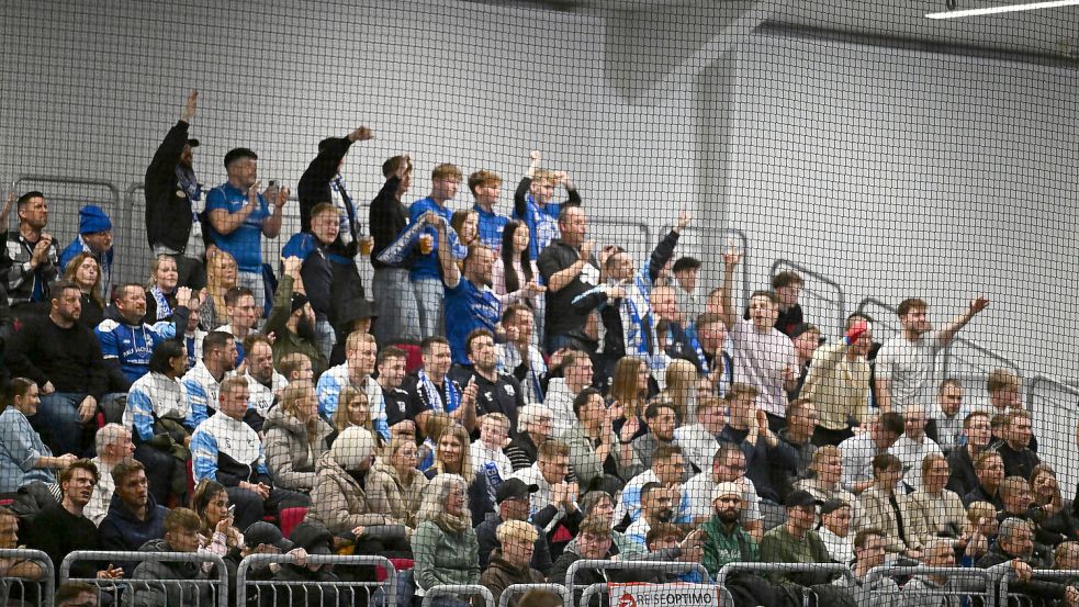 Der Anhang von BW Borssum sorgte für mächtig Stimmung. Foto: Doden/Blomberg