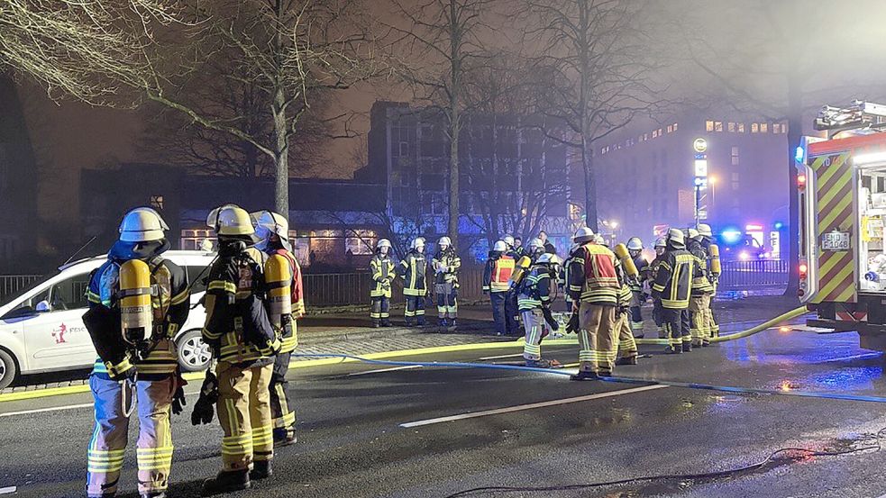 57 Einsatzkräfte der Feuerwehr waren vor Ort. Foto: Hanssen