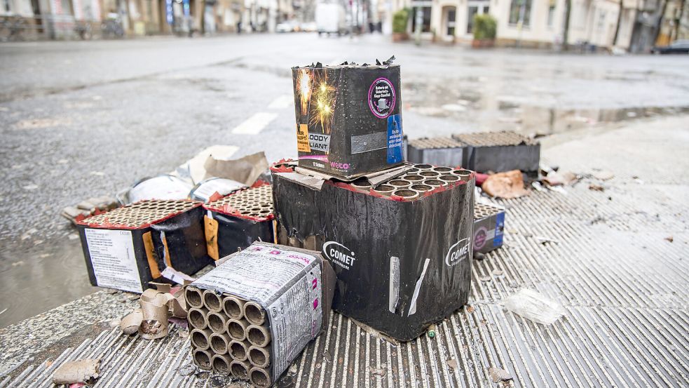 Katerstimmung nach der Silvesternacht: Vor allem in Großstädten sind die Straßen an Neujahr meist verdreckt. Foto: IMAGO/Emmanuele Contini