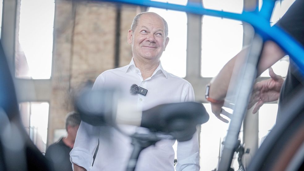 Scholz im legeren Hemd: Ist dies das entspannteste Outfit des Bundeskanzlers oder trägt er auch mal Jogginghose? Foto: dpa/Kay Nietfeld