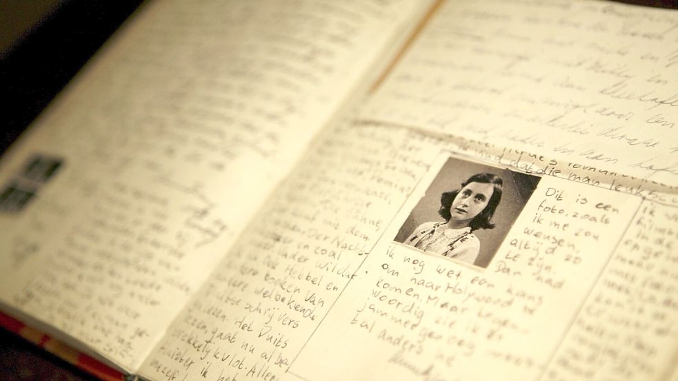 Die Replik von Anne Franks Tagebuch: Wer half, sie zu verraten? Foto: dpa/Leo La Valle