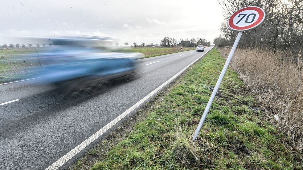 So sieht die Landesstraße 1 aus Sicht von Radfahrern und Fußgängern aus. „Das ist lebensgefährlich“ – dieser Meinung sind viele Einwohner in Oldersum. Foto: Ortgies