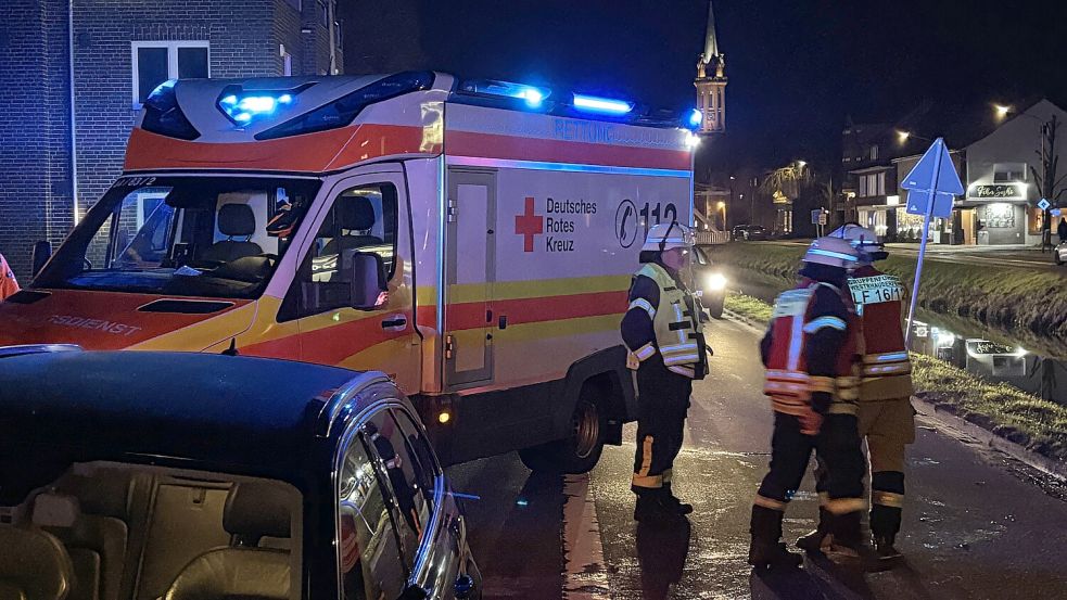 Rettungsdienst und Feuerwehr waren schnell am Einsatzort. Foto: Ammermann
