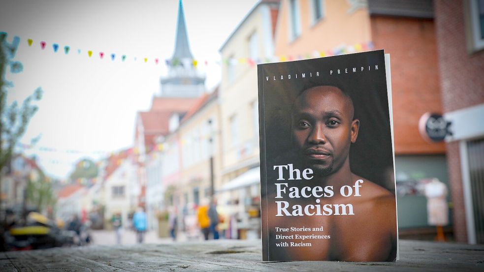 In seinem Buch „The Faces of Racism“ verarbeitet Vladimir Prempin unter anderem seine Auricher Erlebnisse. Foto: Romuald Banik