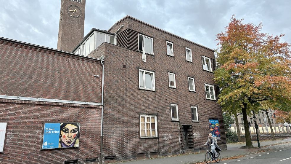 Es halten sich regelmäßig wohnungslose Personen im alten Apollo-Kino in der Emder Innenstadt auf. Foto: Schuurmann/Archiv