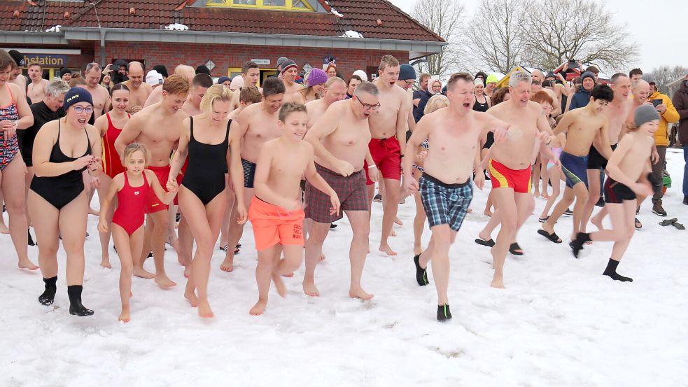 Im Januar vorigen Jahres lag beim DLRG-Anschwimmen in Tannenhausen sogar etwas Schnee. Foto: Heino Hermanns