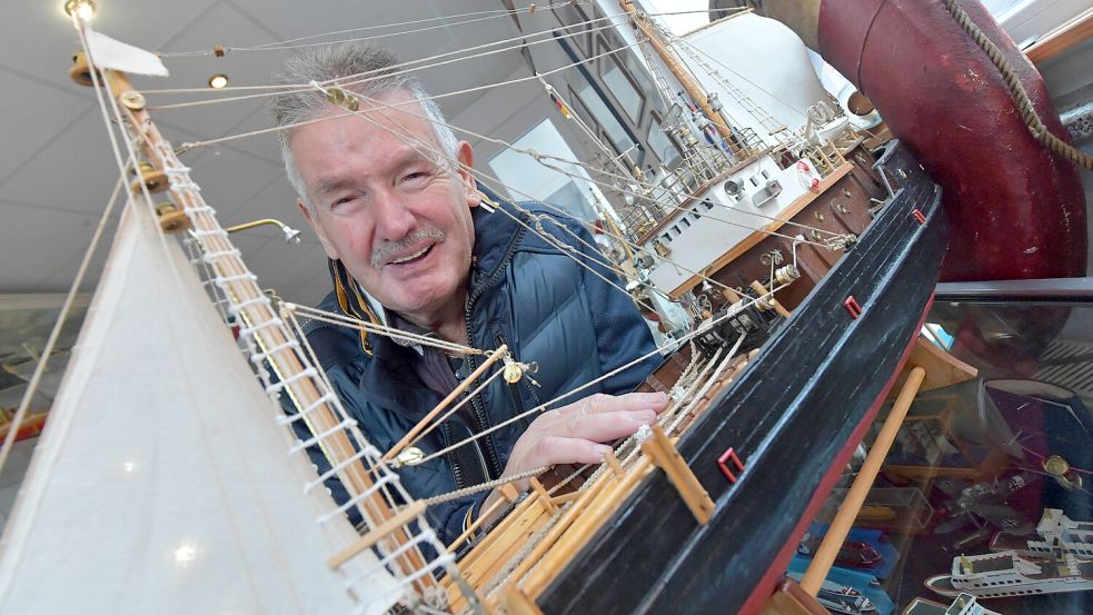 Ewald Hagen, 73, aus Hinte war weltweit unterwegs auf Öltankern, Erzdampfern und Auto-Transportern. Foto: Ortgies