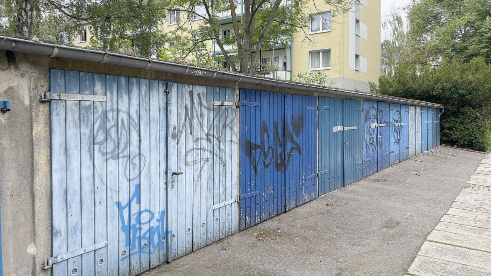 Schauplatz der Kulturhauptstadt: Garagen aus der DDR-Zeit typische Garagen aus DDR-Zeit in Chemnitz. Foto: IMAGO/ecomedia/robert fishman