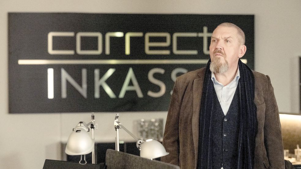 Sein neuer Fall führt Kommissar Freddy Schenk (Dietmar Bär) in ein Inkasso-Unternehmen. „Tatort: Restschuld“ (Das Erste, Sonntag, 20.15 Uhr und in der ARD Mediathek). Foto: WDR/Martin Valentin Menke