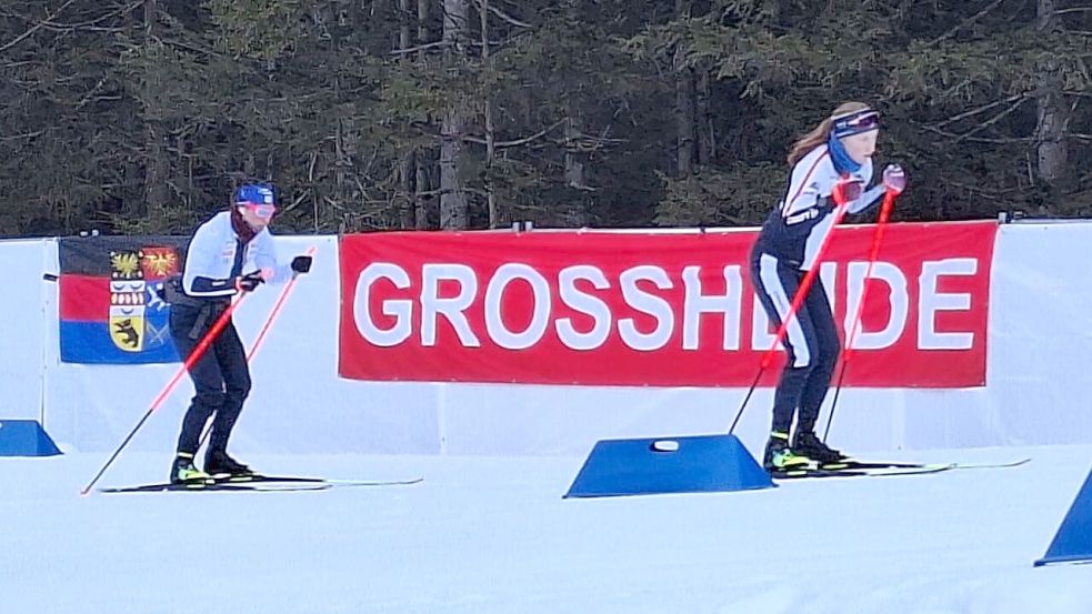 Jene „Grossheide“-Fahne, die Kai Schoolmann sonst in der Allianz-Arena platziert, hatte er nun im Biathlon-Stadion befestigt.