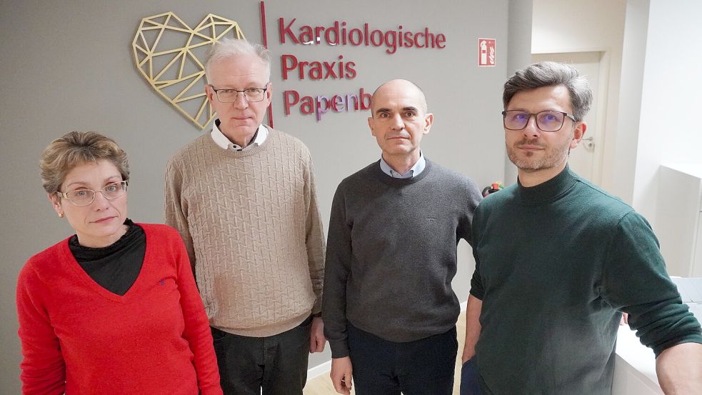 Ärzte in der Gemeinschaftspraxis sind Maya Mihaylova, Dr. Andreas Wilke, Detelin Denchev und Dr. Andrzej Malazhavy (von links). Foto: Schade