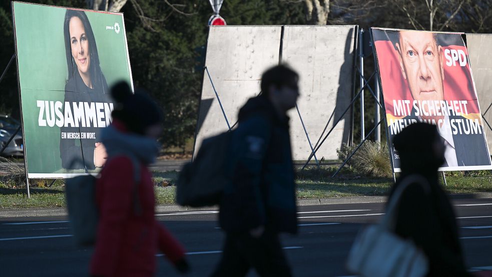 Die Wahlplakate hängen schon: Am 23. Februar wird in Deutschland gewählt. Foto: dpa/Arne Dedert