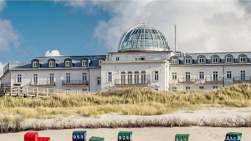 Das Strandhotel Kurhaus Juist ist insolvent, doch der Betrieb läuft weiter. Foto: Strandhotel Kurhaus Juist