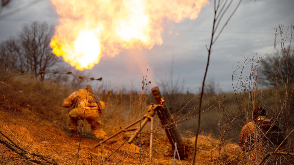 Einsatz eines Mörsers auf Seiten der ukrainischen Truppen im Verteidigungskrieg gegen die russischen Streitkräfte Foto: ZUMA Press Wire