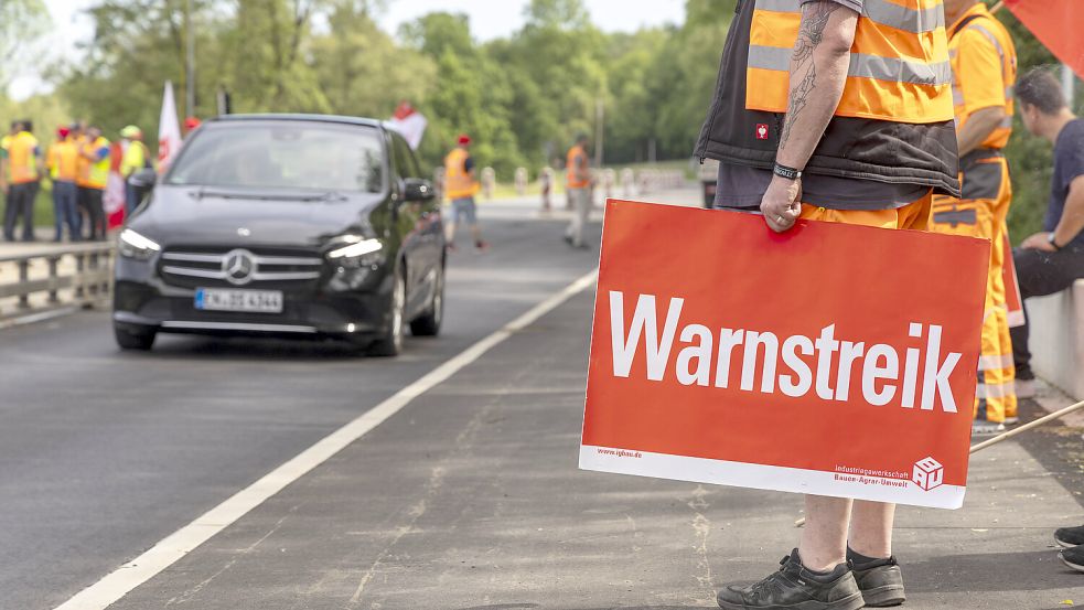 In Deutschland ist Streiken ein Grundrecht und ein rechtmäßiges Mittel zur Durchsetzung von Tarifforderungen. Doch welche Branche legt am häufigsten die Arbeit nieder? Foto: IMAGO/Markus Matzel