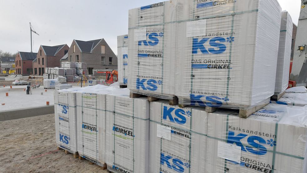 Bauen ist teuer: Vor allem die Erschließung von Baugrundstücken hat in den vergangenen Jahren die Preise getrieben. Foto: Ortgies