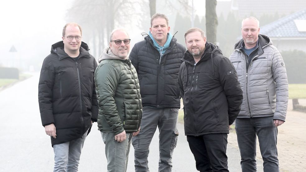Die Nachfolger von Ewald Hagedorn sind (von links) Christian Behrends, Uwe Jüttner, Harald Schmidt, Robert Winter und Rainer Kuhlmann. Foto: Böning