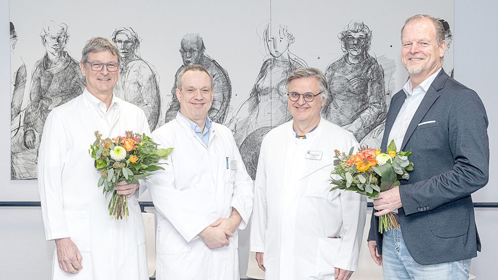 Freuen sich über den gelungenen Wechsel (von links): der Medizinische Geschäftsführer Dr. Peter Ritter, Prof. Dr. Matthias Bahr, der neue Chefarzt der Klinik für Gastroenterologie und Allgemeine Innere Medizin, Dr. Peter Troschel als Senior-Experte für Gastroenterologie sowie Hauptgeschäftsführer Axel Weber. Foto: Ammerland-Klinik