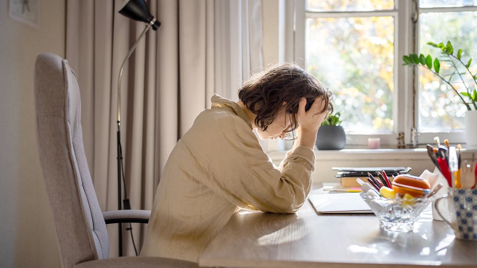 Jede zweite berufstätige Frau kann laut einer aktuellen Studie nicht für die eigene Zukunft vorsorgen. Foto: IMAGO/Zoonar.com/Dmitrii Marchenko