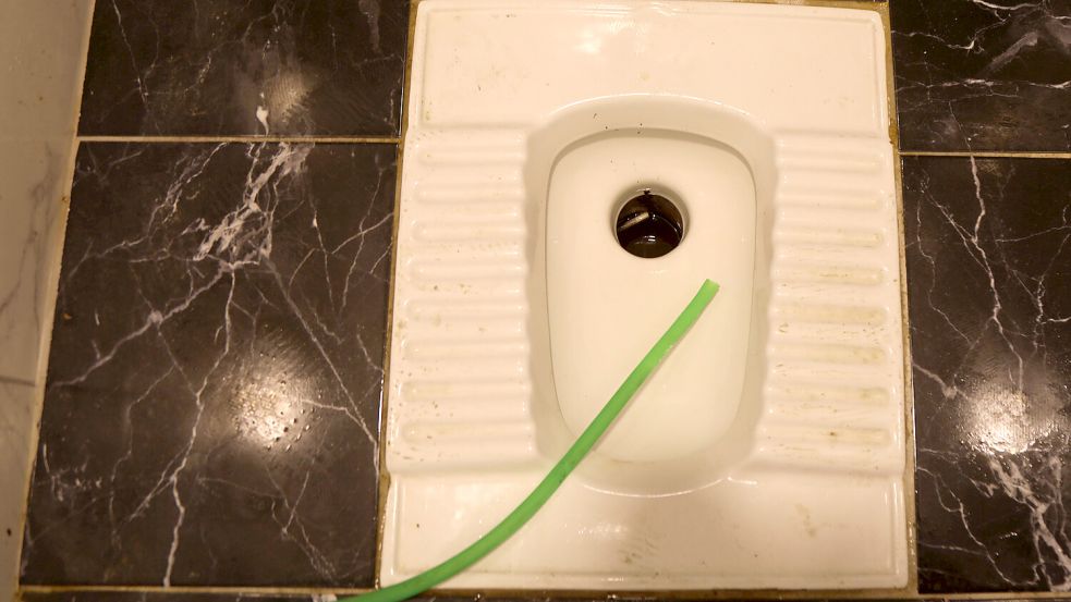 Ein Raststätten-Betreiber plant in Österreich die flächendeckende Einführung von Hocktoiletten. Foto: IMAGO/Karina Hessland