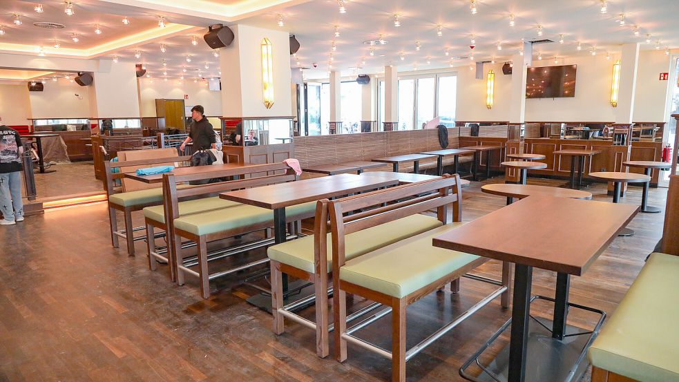 Bis zu 199 Sitzplätze gibt es im neuen Café Extrablatt. Foto: Romuald Banik