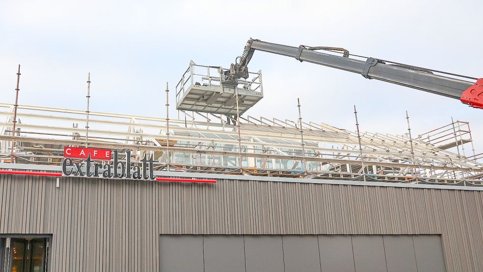 Die alte Markthalle wird derzeit mit einer Solaranlage ausgerüstet. Foto: Romuald Banik