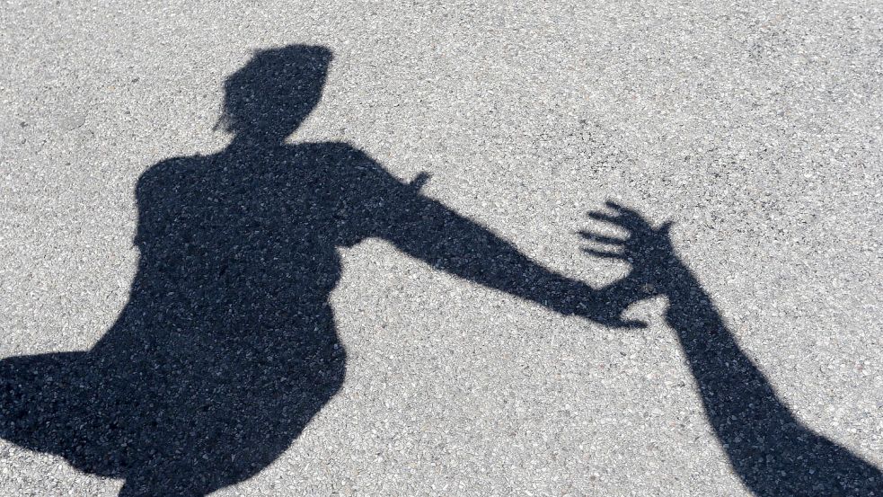 Sexualisierte Gewalt im Sport reicht von verbalen Belästigungen, unangemessenen Berührungen, Missbrauch und sexuellen Übergriffen. Der Kreissportbund beschäftigt sich seit 2010 aktiv damit. Foto: DPA