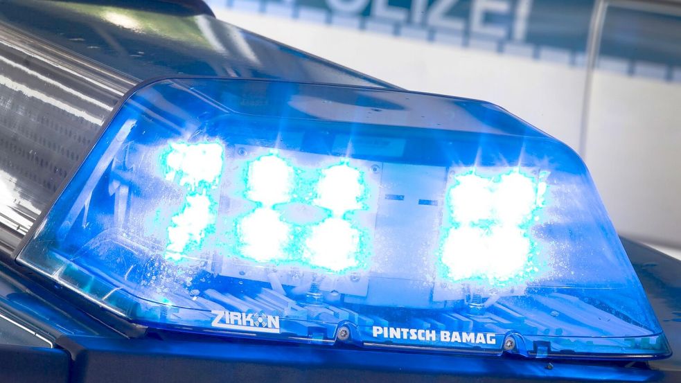 Brutaler Überfall: Räuber haben auf einen schlafenden Lasterfahrer eingeschlagen und stahlen tausende Euro. Foto: Friso Gentsch/dpa