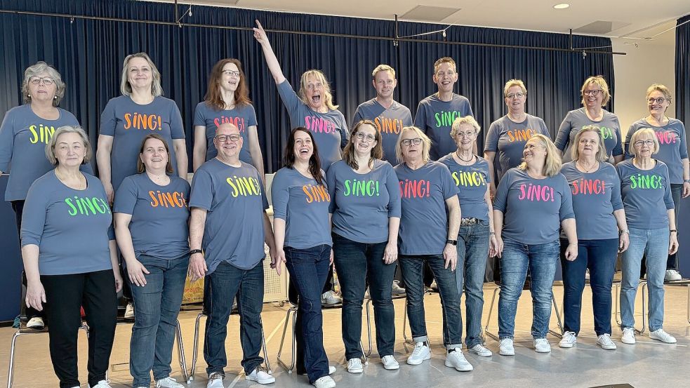 Das Shirt ist Programm: Der Chor Modern Musical Voices ist im Endspurt für die Premiere des neuen Programmes am 15. März in Aurich. Foto: Mieke Matthes