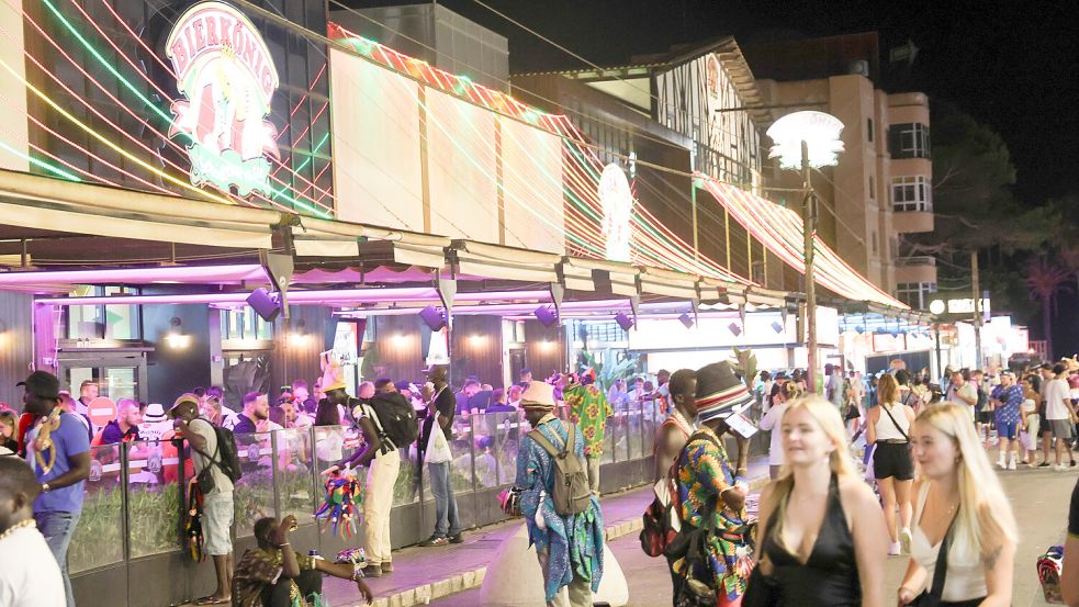 Berühmte Partymeile „Schinkenstraße“ unweit der „Playa de Palma“ auf Mallorca. Foto: imago/Eibner-Pressefoto/Jörg Nieberga