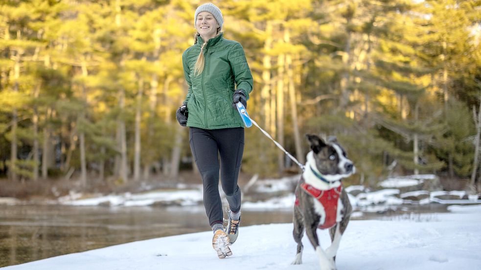 Viele Menschen wollen auch bei Minusgraden nicht auf ihre Joggingrunde verzichten. Doch ist das immer eine gute Idee? Foto: IMAGO/Cavan Images