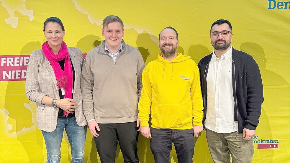 Robert Wegener (Zweiter von rechts) wohnt in Wilhelmshaven und kandidiert für den Bundestag.
