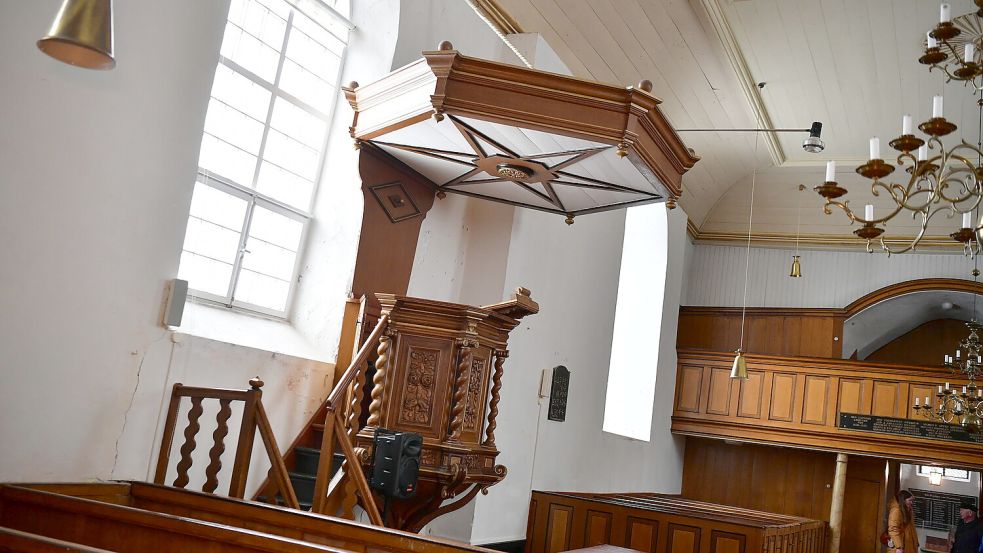 Die Kanzel in der Kirche stammt aus dem späten 17. Jahrhundert.
