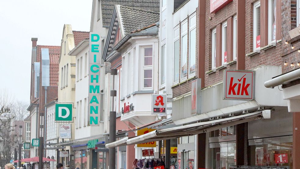 Das Schuhgeschäft von Deichmann bleibt in Aurich geöffnet, bis der neue Standort im bisherigen Kik-Ladenlokal fertig renoviert ist. Foto: Romuald Banik