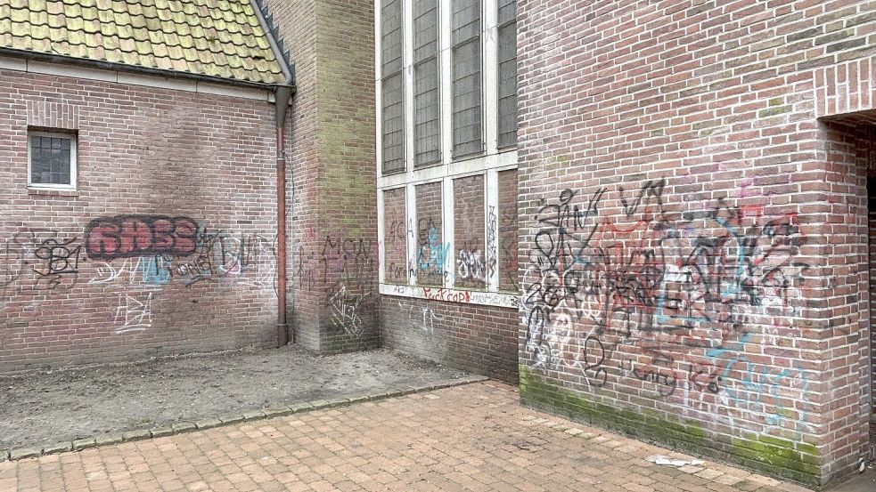 Graffiti am Gemäuer der Martin-Luther-Kirche.