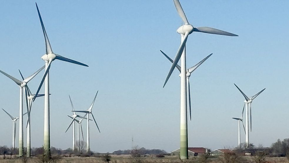 Die Windkraftanlagen in der Ostermarsch sind in die Jahre gekommen und sollen gegen moderne, 200 Meter hohe Anlagen ausgetauscht werden. Foto: Rebecca Kresse