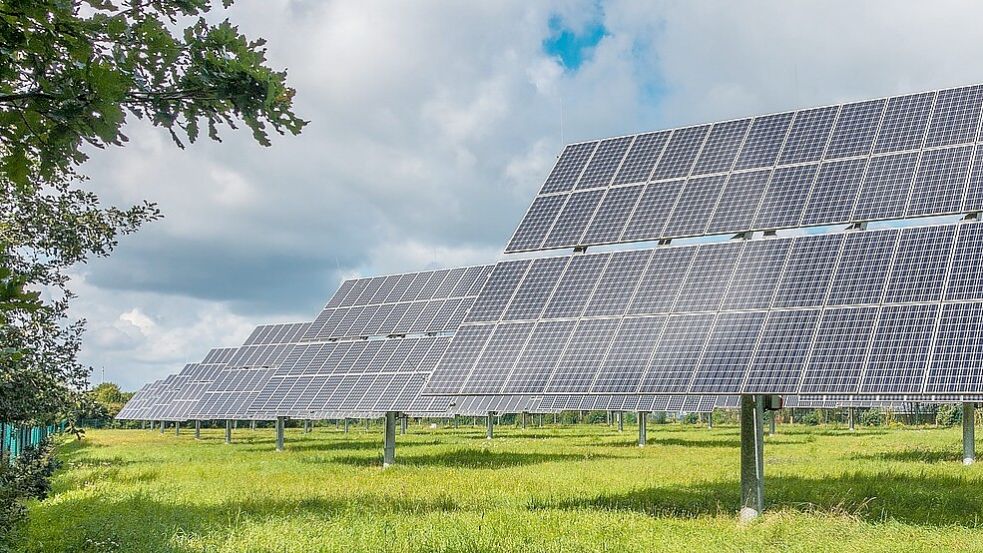 In Wiesmoor könnte bald der größte Solarpark Ostfrieslands entstehen. Foto: Pixabay