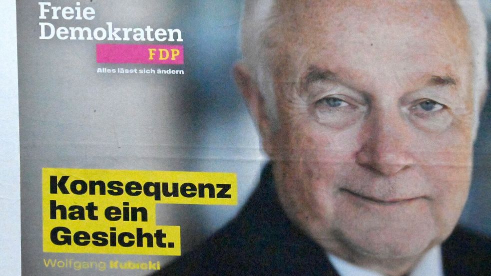 Ein Plakat, das nach der Wahl eine neue Geschichte erzählt: Statt des politischen Karriere-Endes strebt Wolfgang Kubicki jetzt den Parteivorsitz an. Foto: dpa
