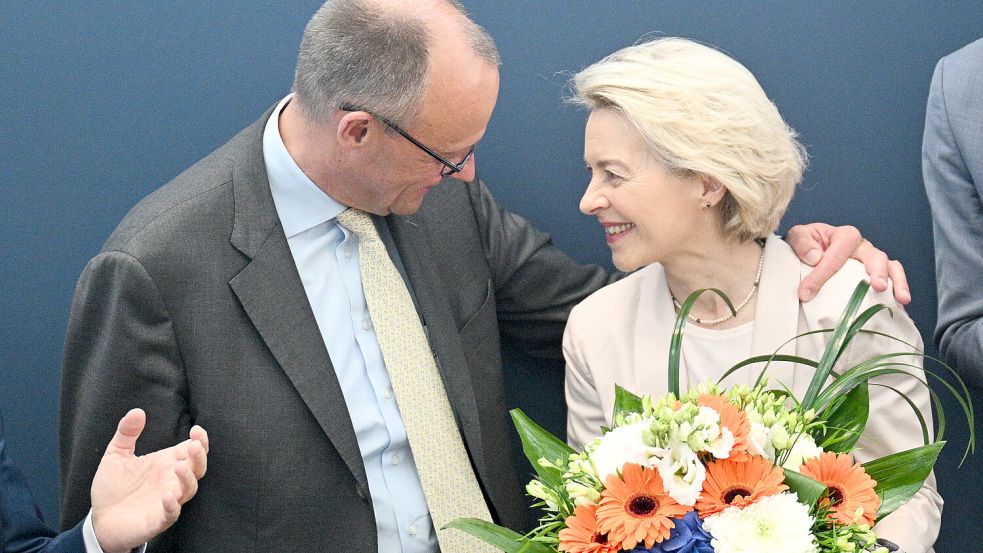 Beide haben ein großes Interesse an internationaler Zusammenarbeit: Friedrich Merz von der CDU, der als Sieger aus der Bundestagswahl gegangen ist, und Ursula von der Leyen, die Präsidentin der Europäischen Kommission. Foto: dpa/Sebastian Gollnow