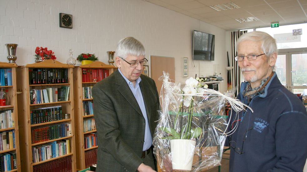 Ulrich Fügenschuh (rechts) wurde von Ulrich Rosin für 21 Jahre als stellvertretender Vorsitzender geehrt.