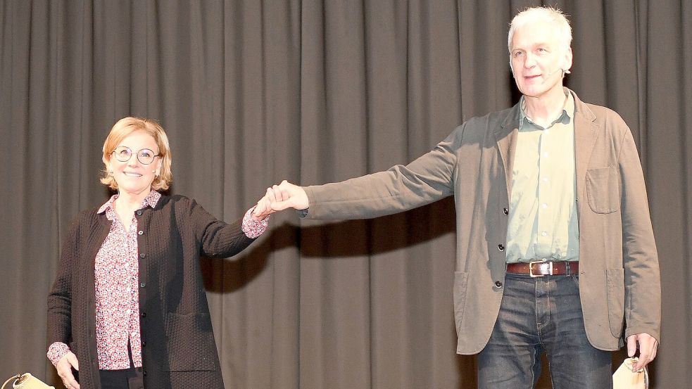 Mariele Millowitsch und Walter Sittler begeisterten bei zwei Lesungen in Filsum. Foto: Stromann