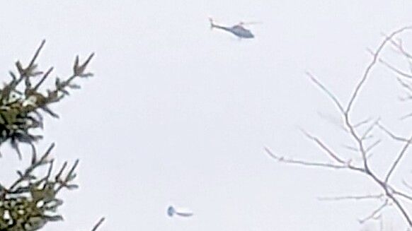 Einen Hubschrauber sah eine Leserin über Beningafehn fliegen, meldete sich und schickte uns ein Foto. Wir haken nach. Foto: privat
