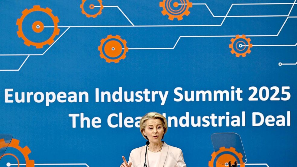 In ihrer zweiten Amtszeit als EU-Kommissions-Präsidentin ist Ursula von der Leyen besonders die Stärkung der Wettbewerbsfähigkeit wichtig. Kann der „Clean Industrial Deal“ dabei helfen? Foto: IMAGO/Belga