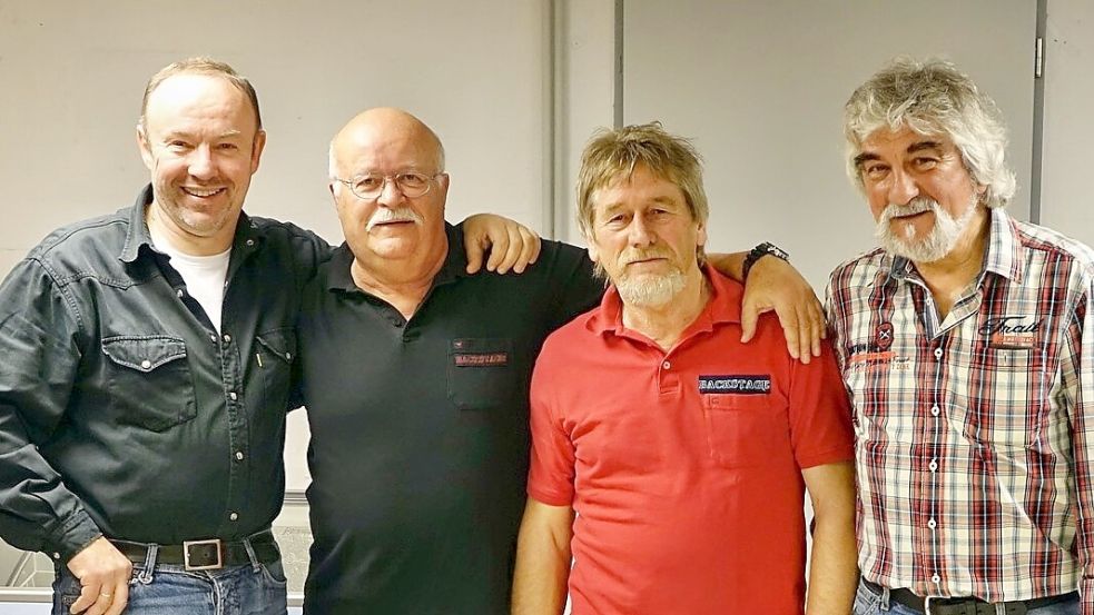 Nach mehr als 40 Jahren kommt das Bühnen-Aus für Backstage in der aktuellen Besetzung mit (von links) Heino Schwabe, Akki Meinen, Ewald Geiken und Kalle Bröker. Foto: Privat