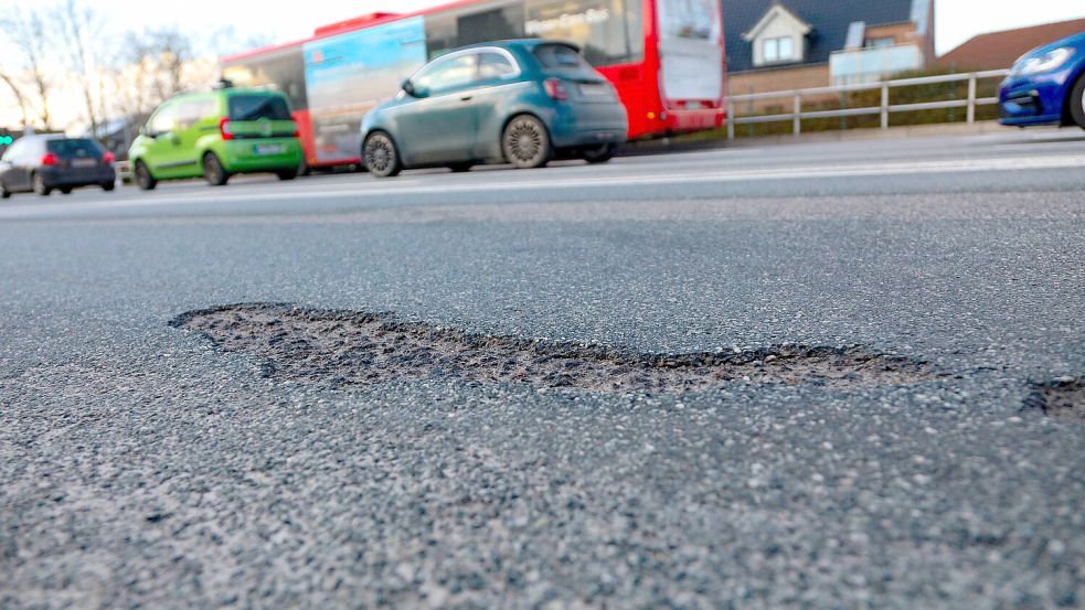 Die Fahrbahn der B 72 wird erneuert. Foto: Romuald Banik